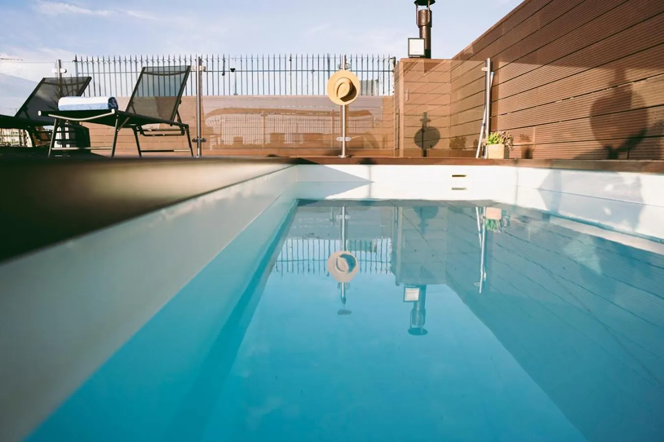 Hotel Casa Gardenia contacts